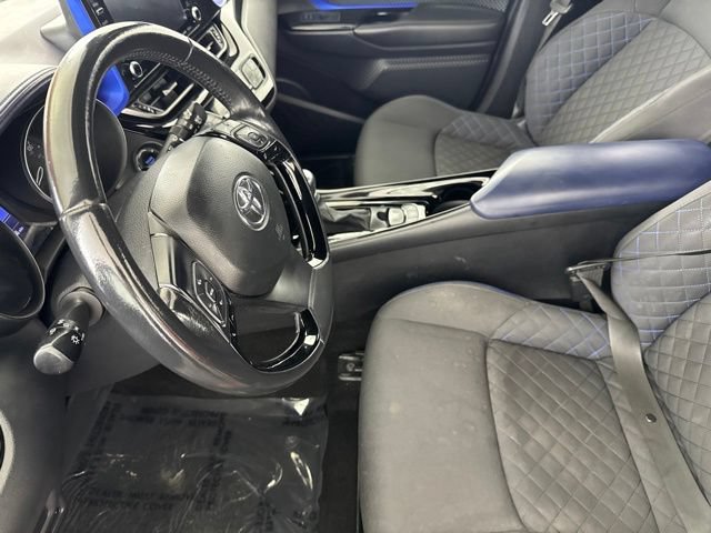 Used 2020 Toyota C-HR XLE FWD image 25