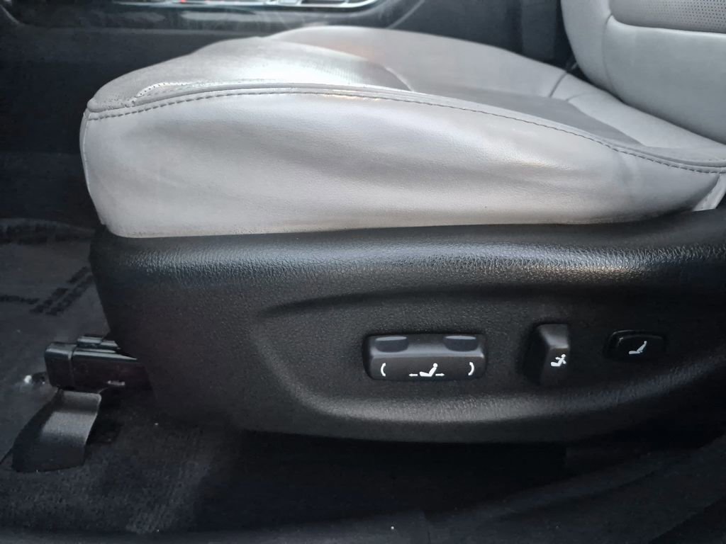 Used 2014 Kia Sorento SX w/ 3rd Row Package image 22