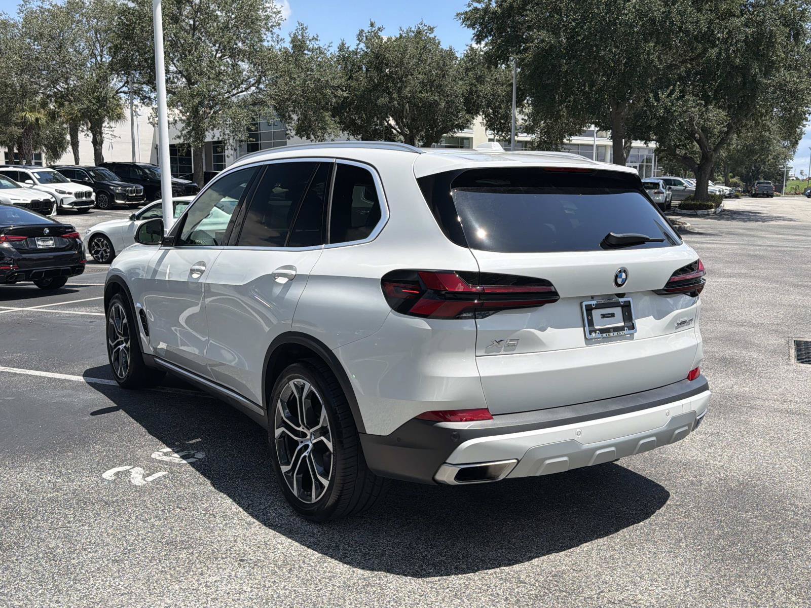Certified 2026 BMW X5 xDrive40i w/ Climate Comfort Package AWD/4WD image 6