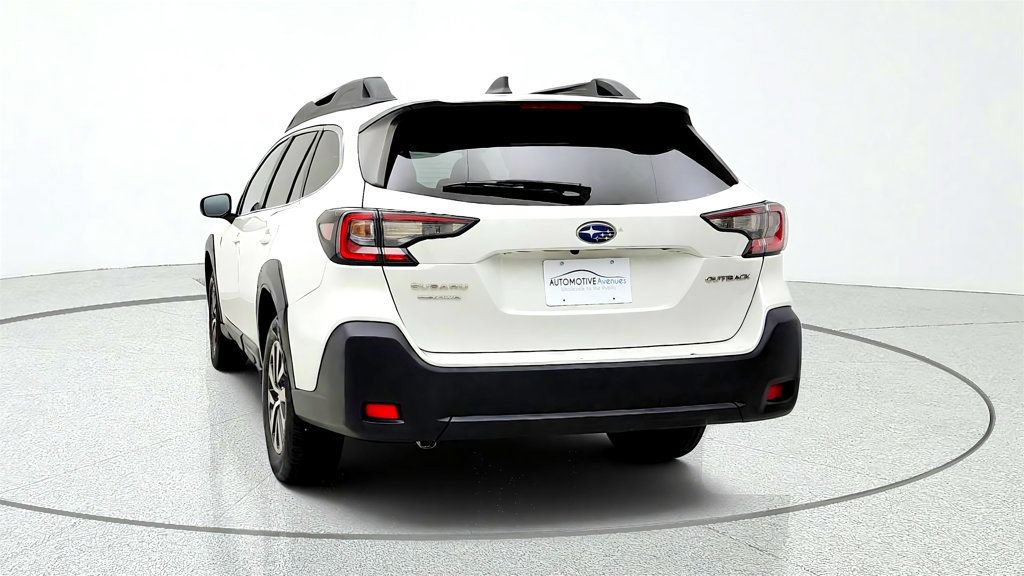 Used 2023 Subaru Outback Premium AWD/4WD image 6