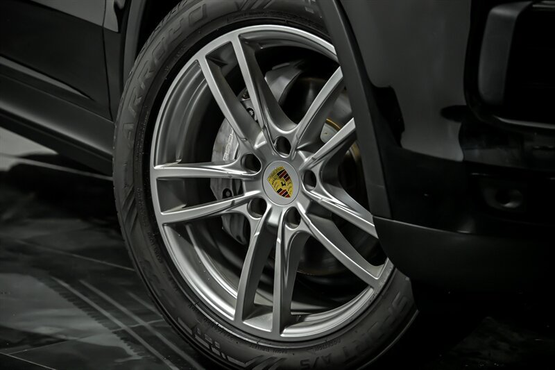 Used 2020 Porsche Cayenne AWD/4WD image 3