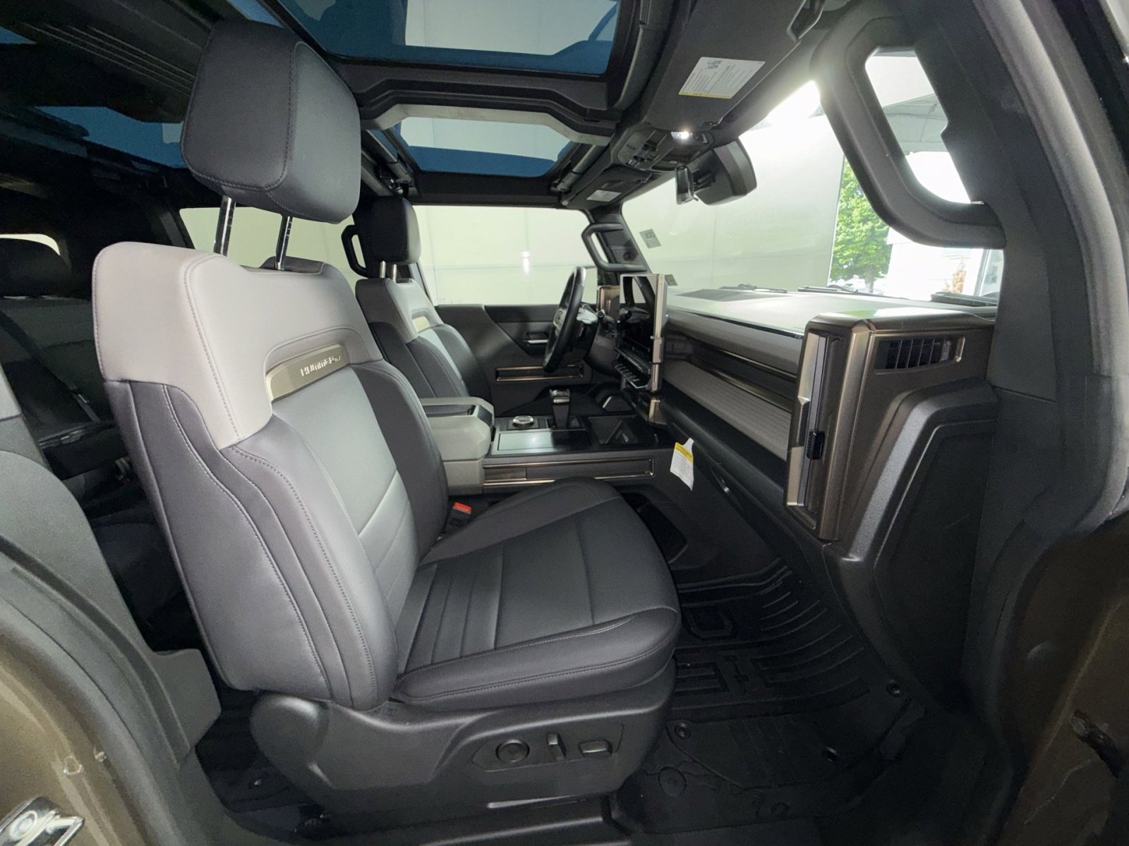 New 2025 GMC Hummer EV 3X w/ LPO, Roof Cross Rail Package AWD/4WD image 27