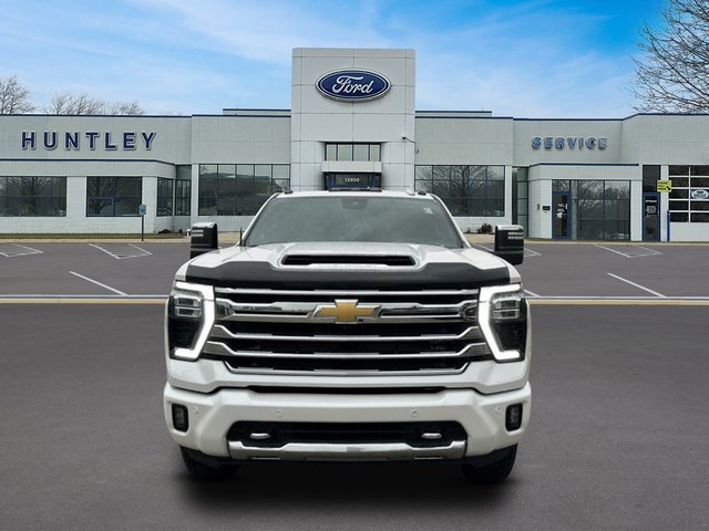 Used 2024 Chevrolet Silverado 2500 High Country w/ High Country Premium Package AWD/4WD image 3