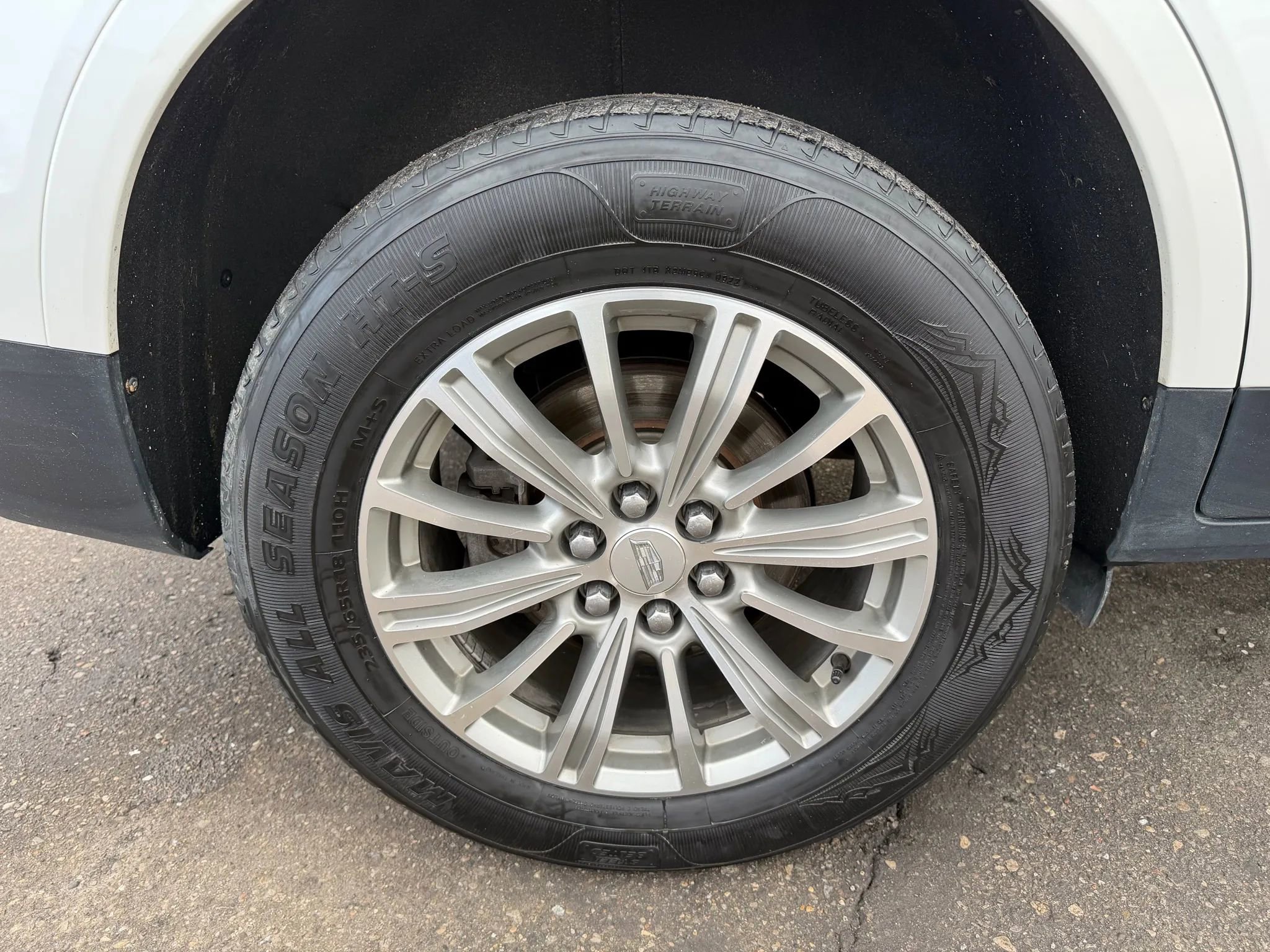 Used 2017 Cadillac XT5 Luxury w/ Driver Awareness Package image 12