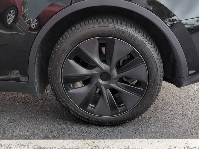 Used 2025 Tesla Model Y Long Range AWD/4WD image 7