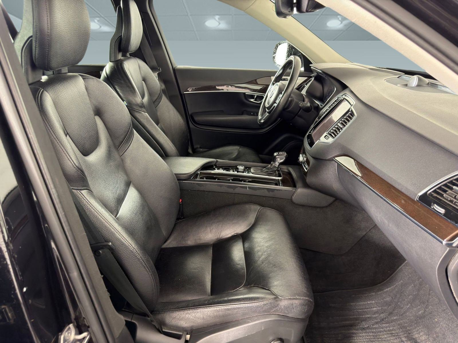 Used 2016 Volvo XC90 T6 Momentum w/ Momentum Plus Package image 22