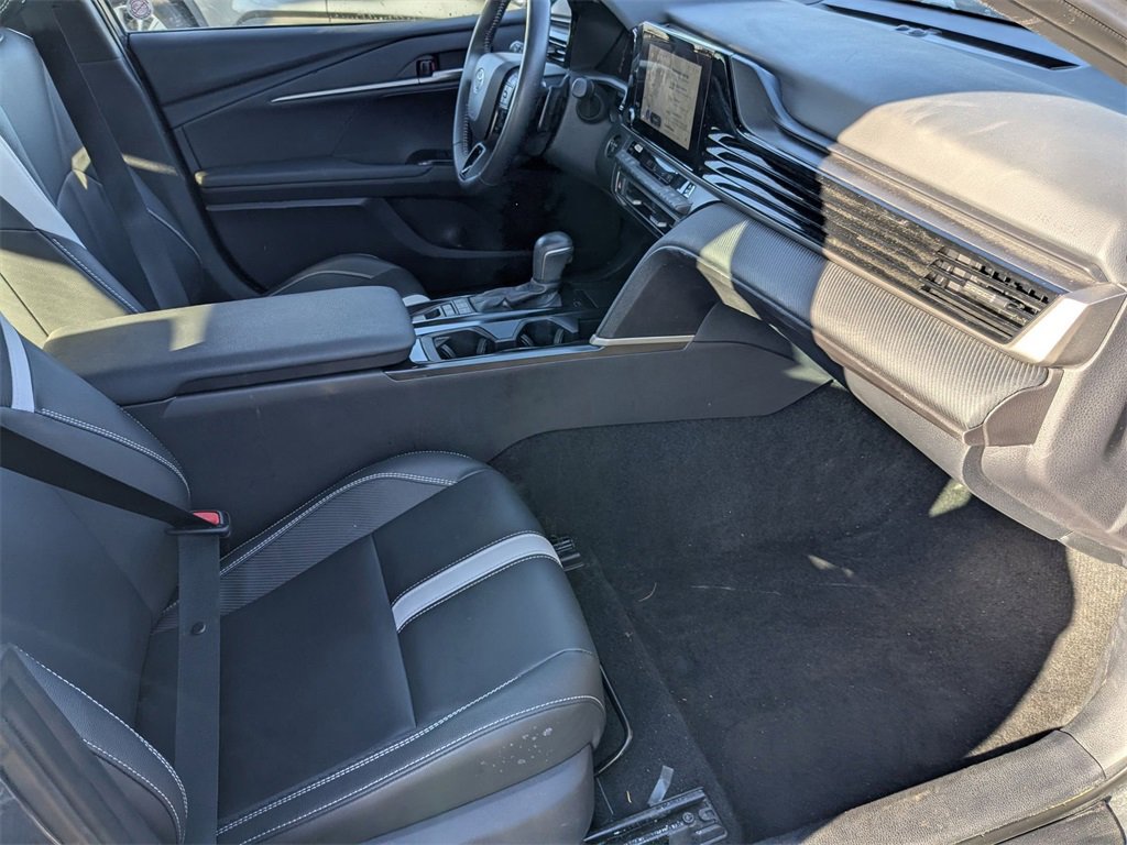 Used 2025 Toyota Camry SE image 36