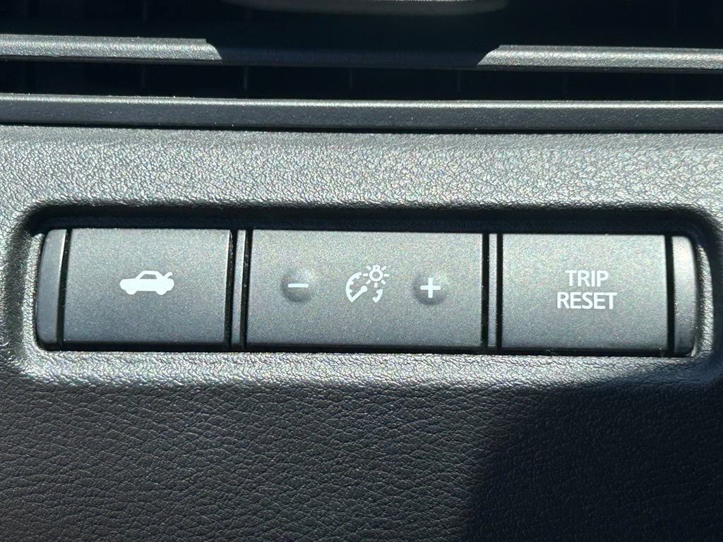 Used 2025 Nissan Altima 2.5 SV FWD image 23