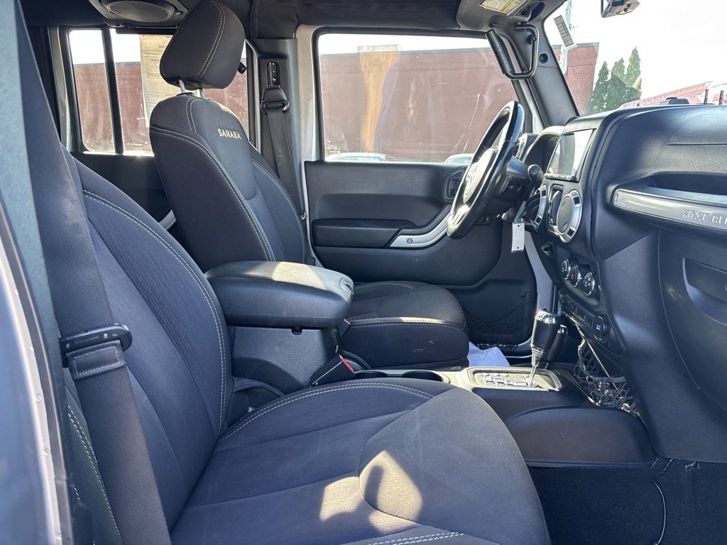 Used 2014 Jeep Wrangler Unlimited Sahara w/ Connectivity Group image 28