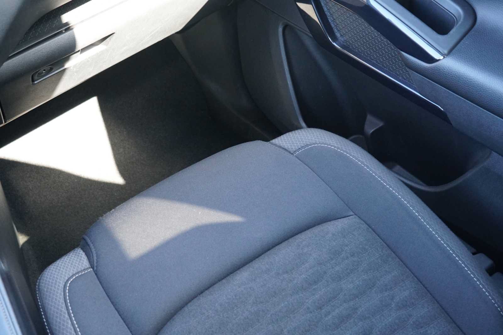 Used 2025 Nissan Pathfinder SV FWD image 23