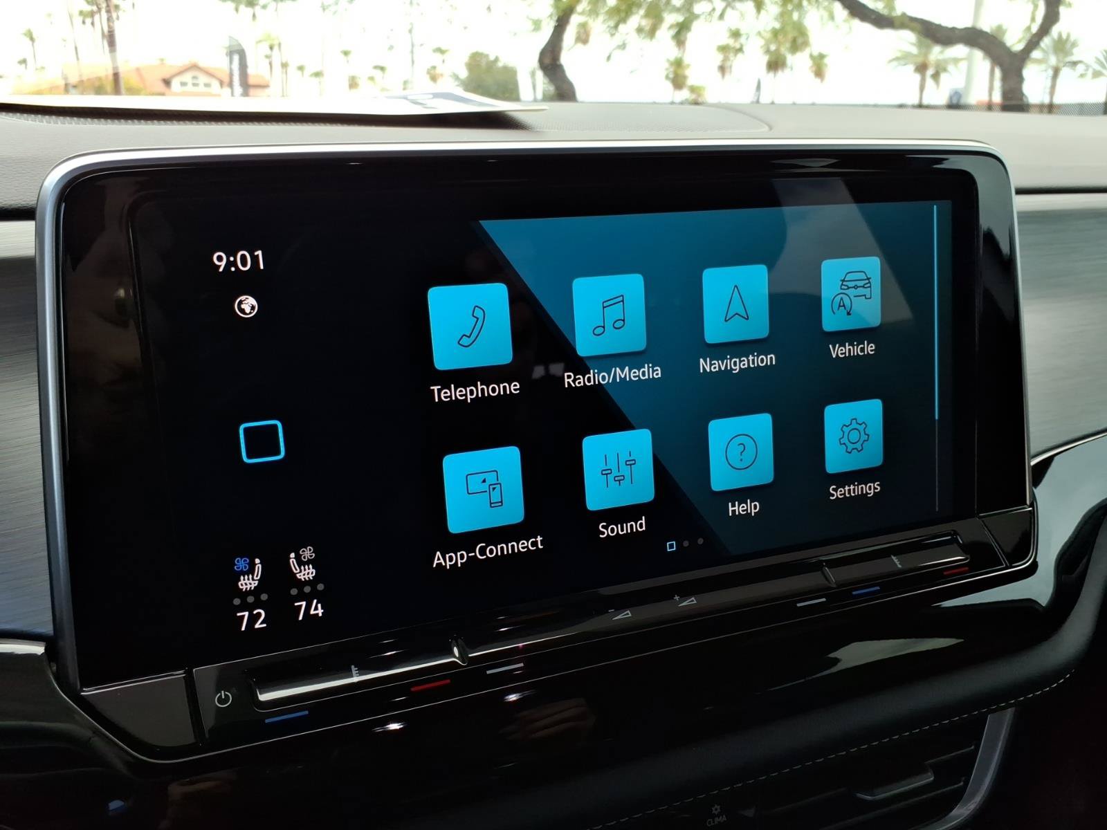 Certified 2024 Volkswagen Atlas Cross Sport SE w/ Panoramic Sunroof Package FWD image 26