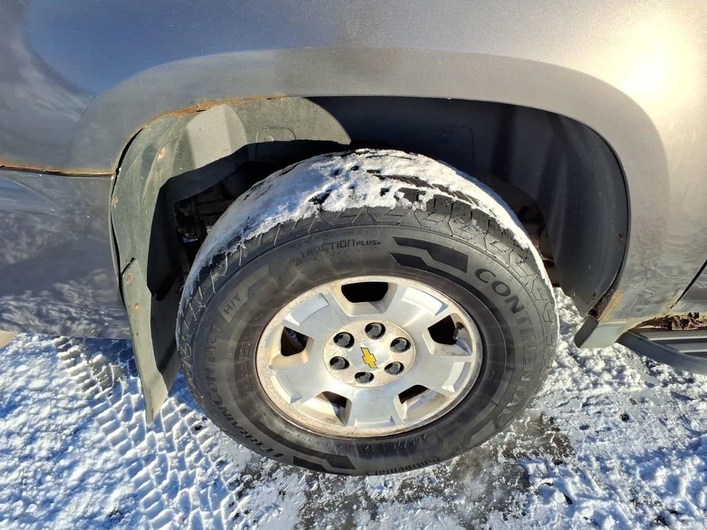 Used 2012 Chevrolet Suburban LT image 13