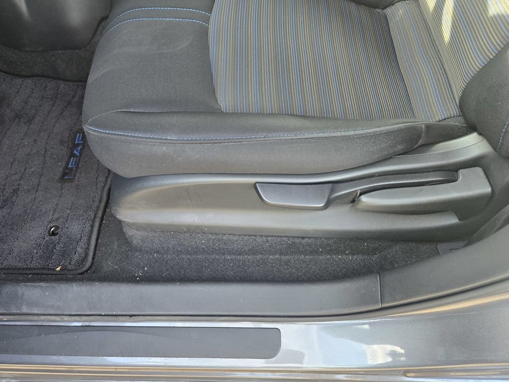 Certified 2025 Nissan Leaf S FWD image 13