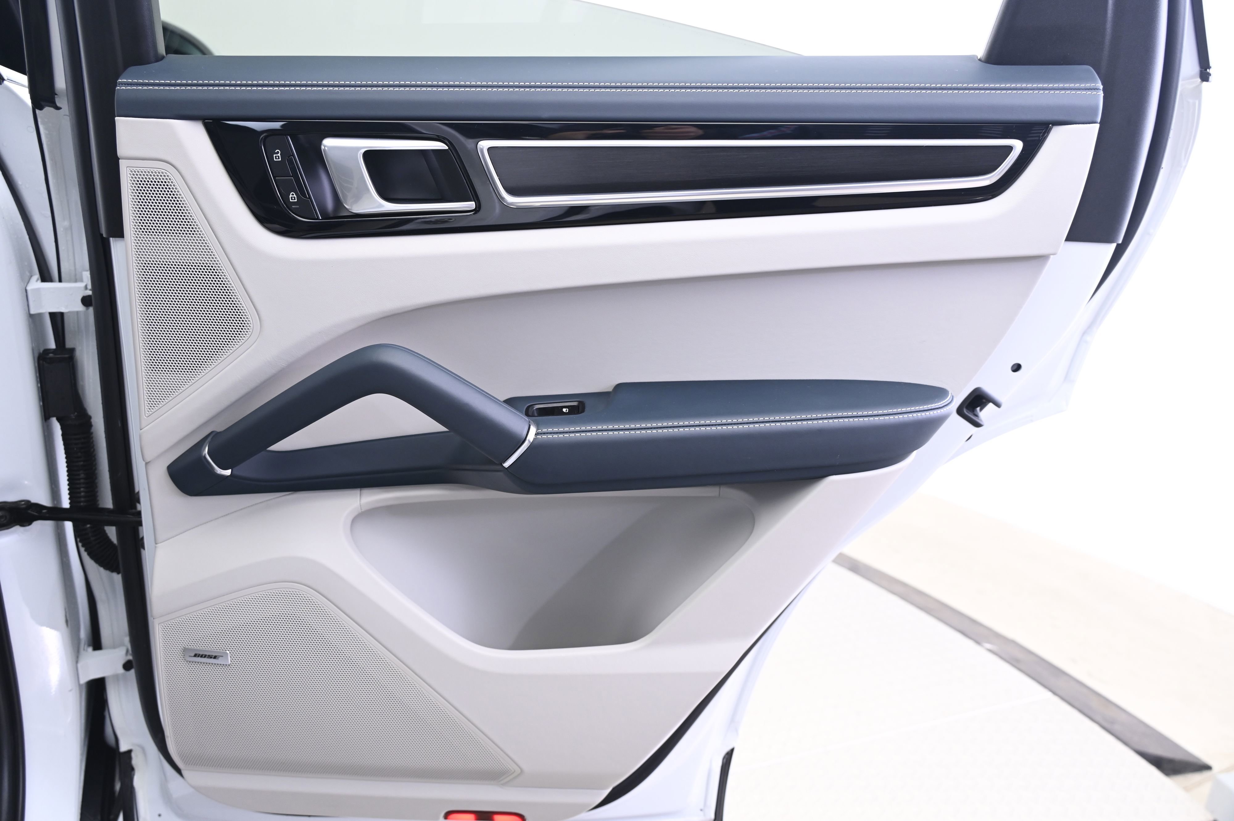 Used 2022 Porsche Cayenne GTS image 16