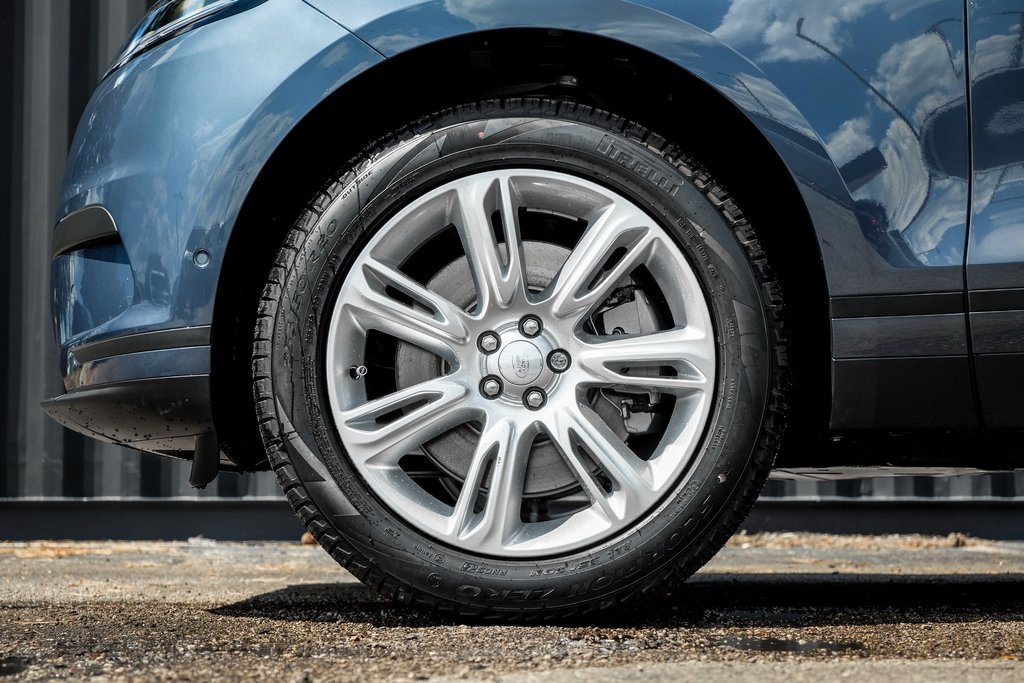 New 2026 Land Rover Range Rover Velar S image 4