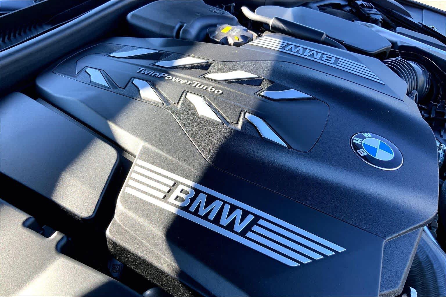 Used 2022 BMW 750i xDrive AWD/4WD image 34