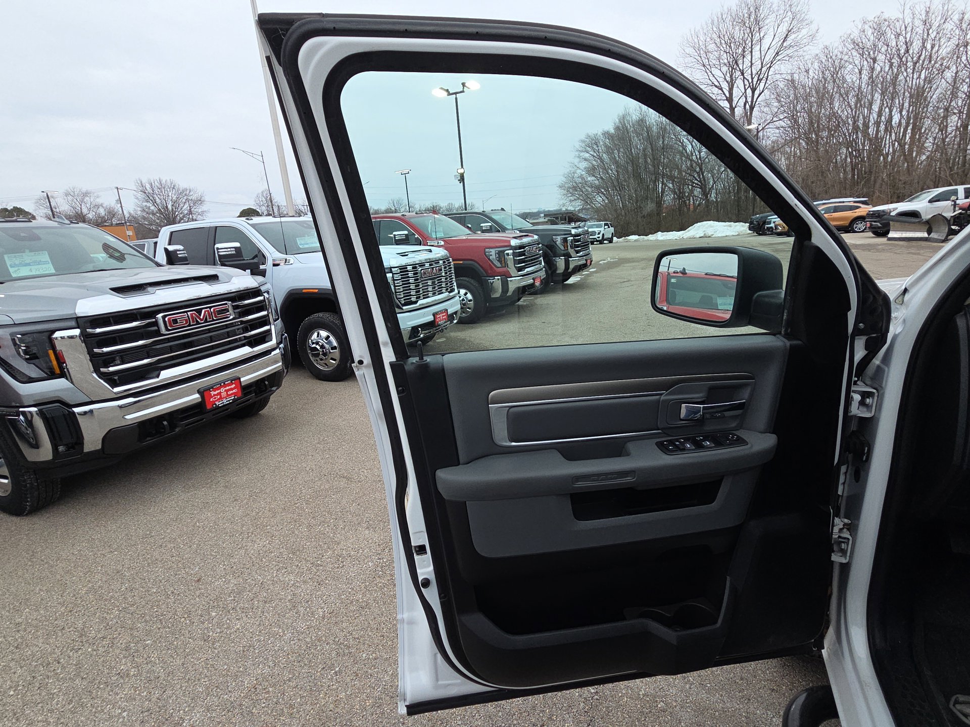 Used 2018 RAM 1500 Classic SLT image 13