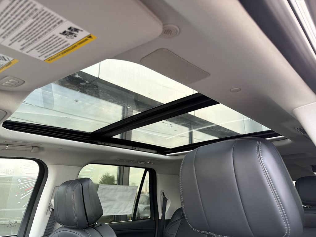 New 2025 Lincoln Navigator L Reserve AWD/4WD image 11