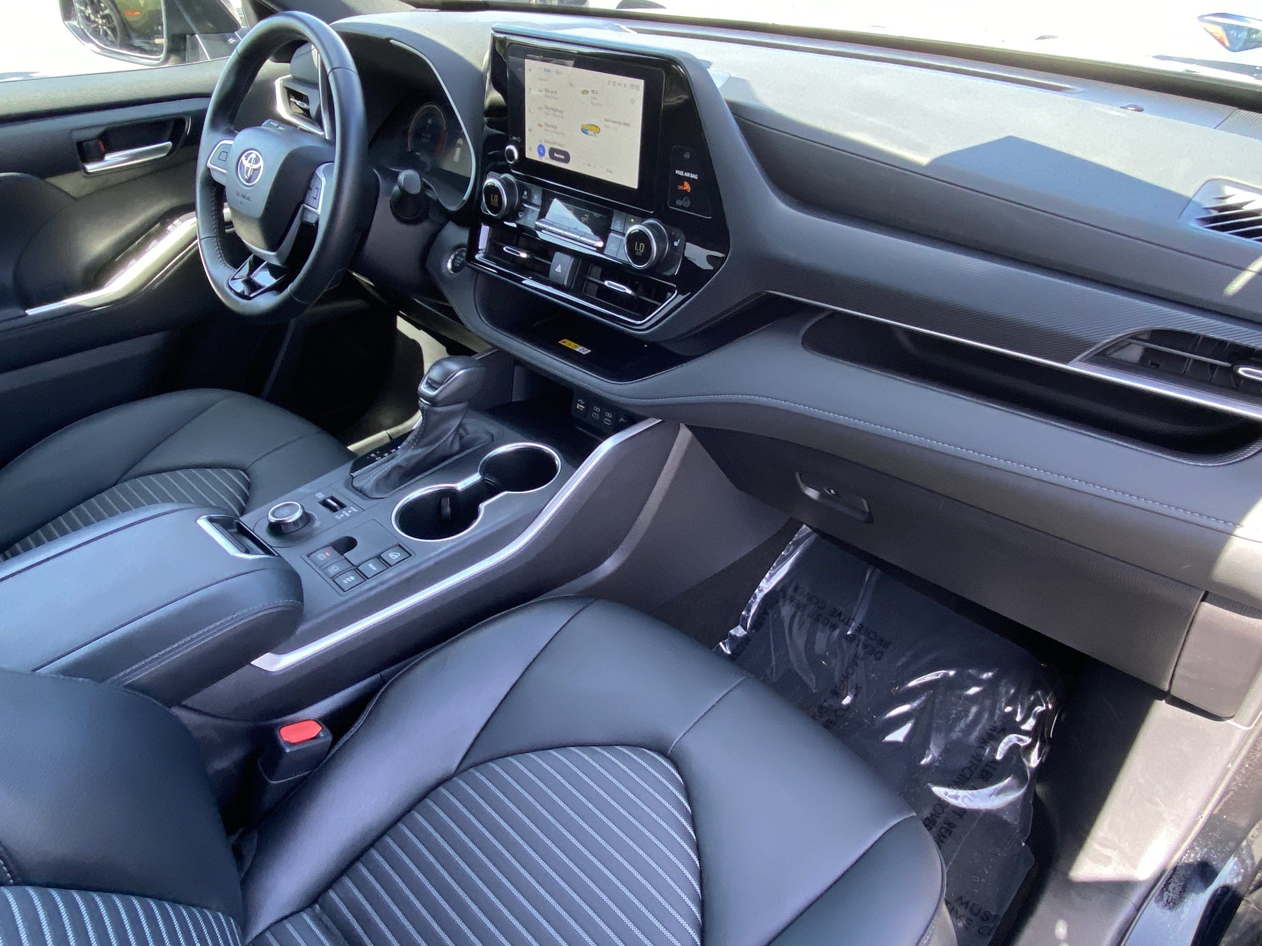 Used 2025 Toyota Highlander XSE AWD/4WD image 8