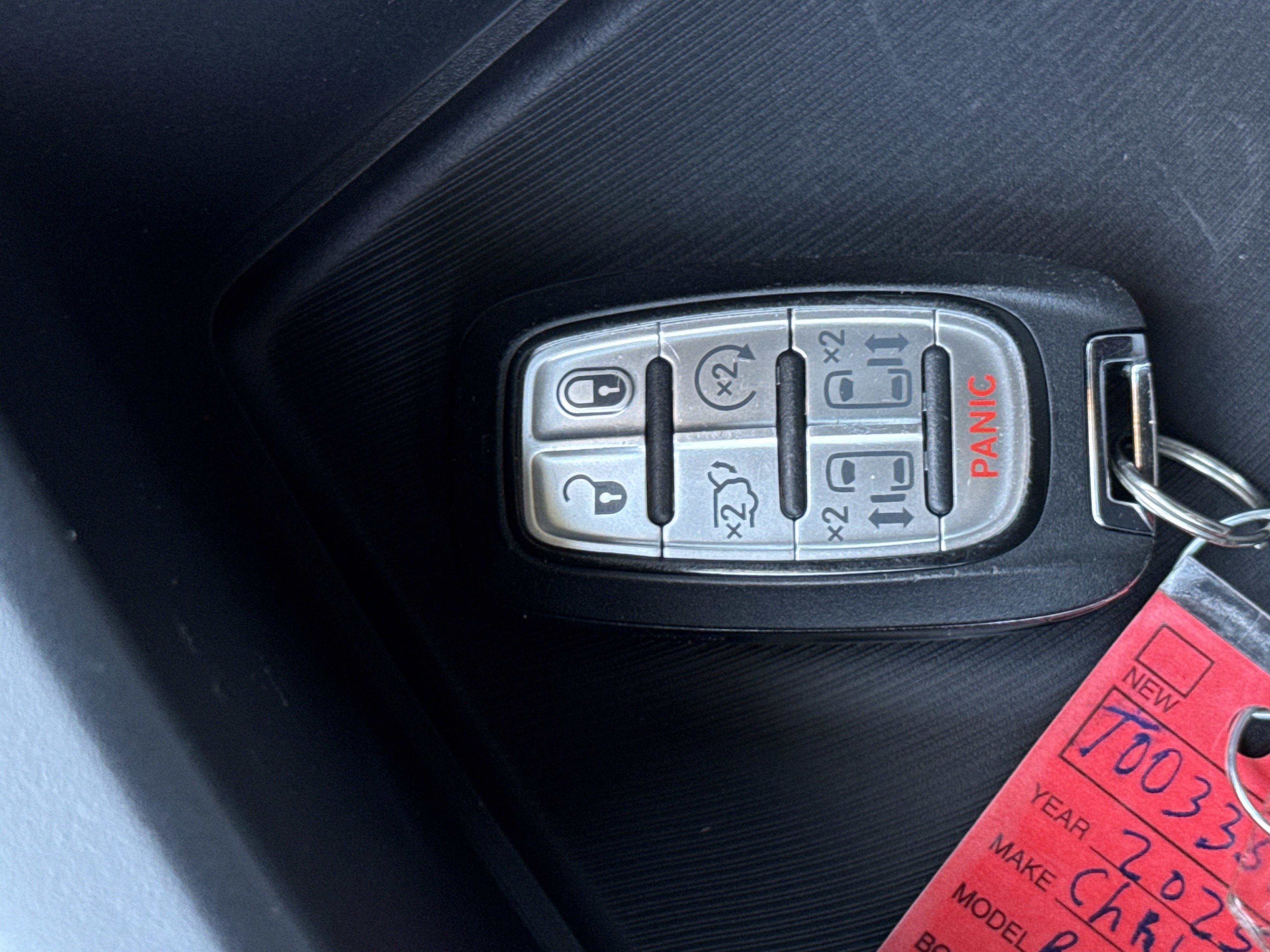 Used 2025 Chrysler Pacifica Select FWD image 35