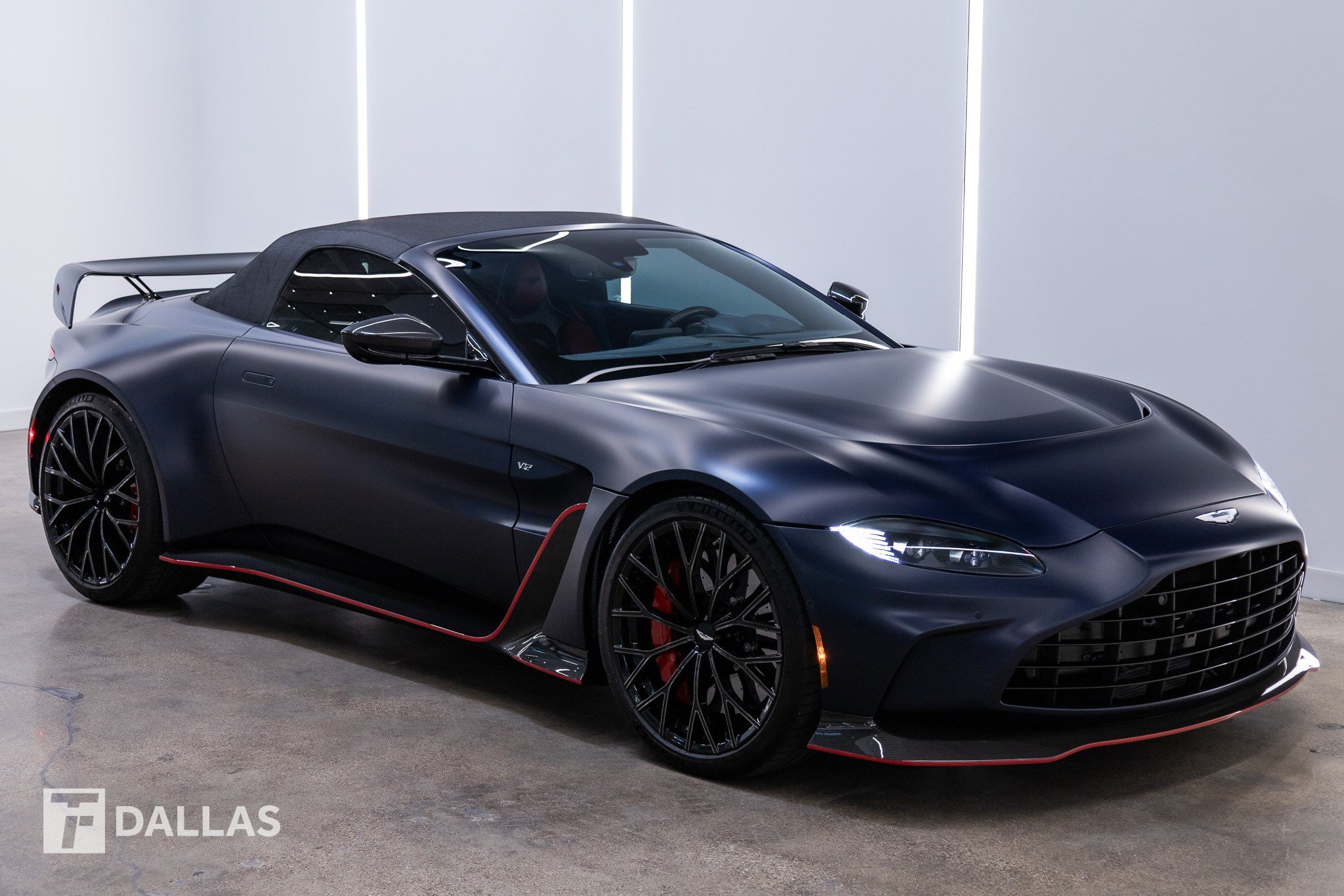Used 2023 Aston Martin V12 Vantage Roadster RWD image 21