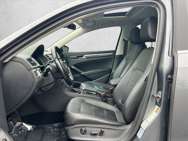 Used 2017 Volkswagen Passat 1.8T SE FWD image 13