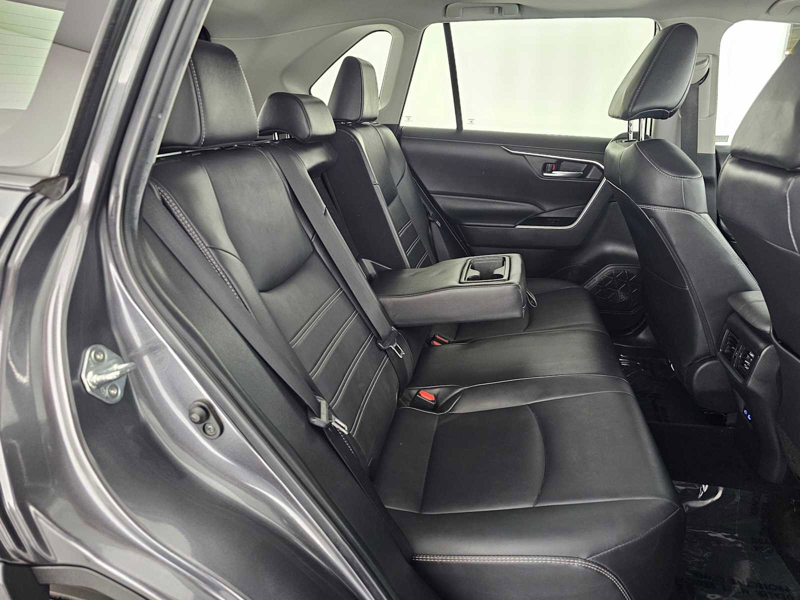 Used 2022 Toyota RAV4 XLE Premium image 12