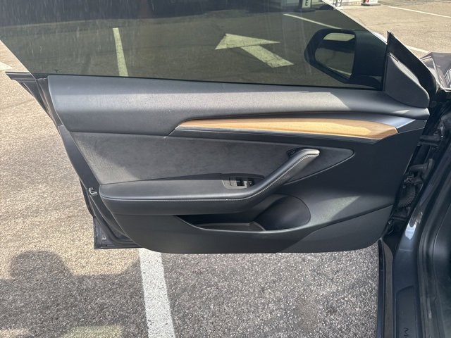 Used 2021 Tesla Model 3 Standard Range Plus image 11