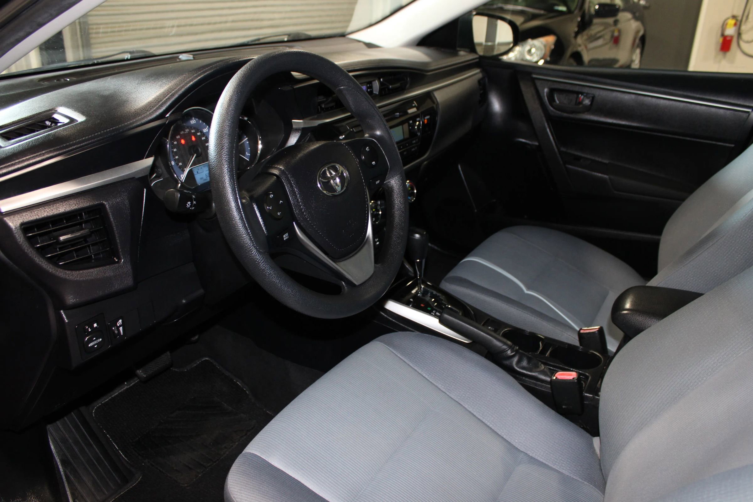 Used 2014 Toyota Corolla L FWD image 19