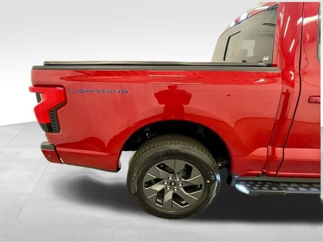 New 2023 Ford F150 Lightning Lariat w/ Equipment Group 511A High image 7