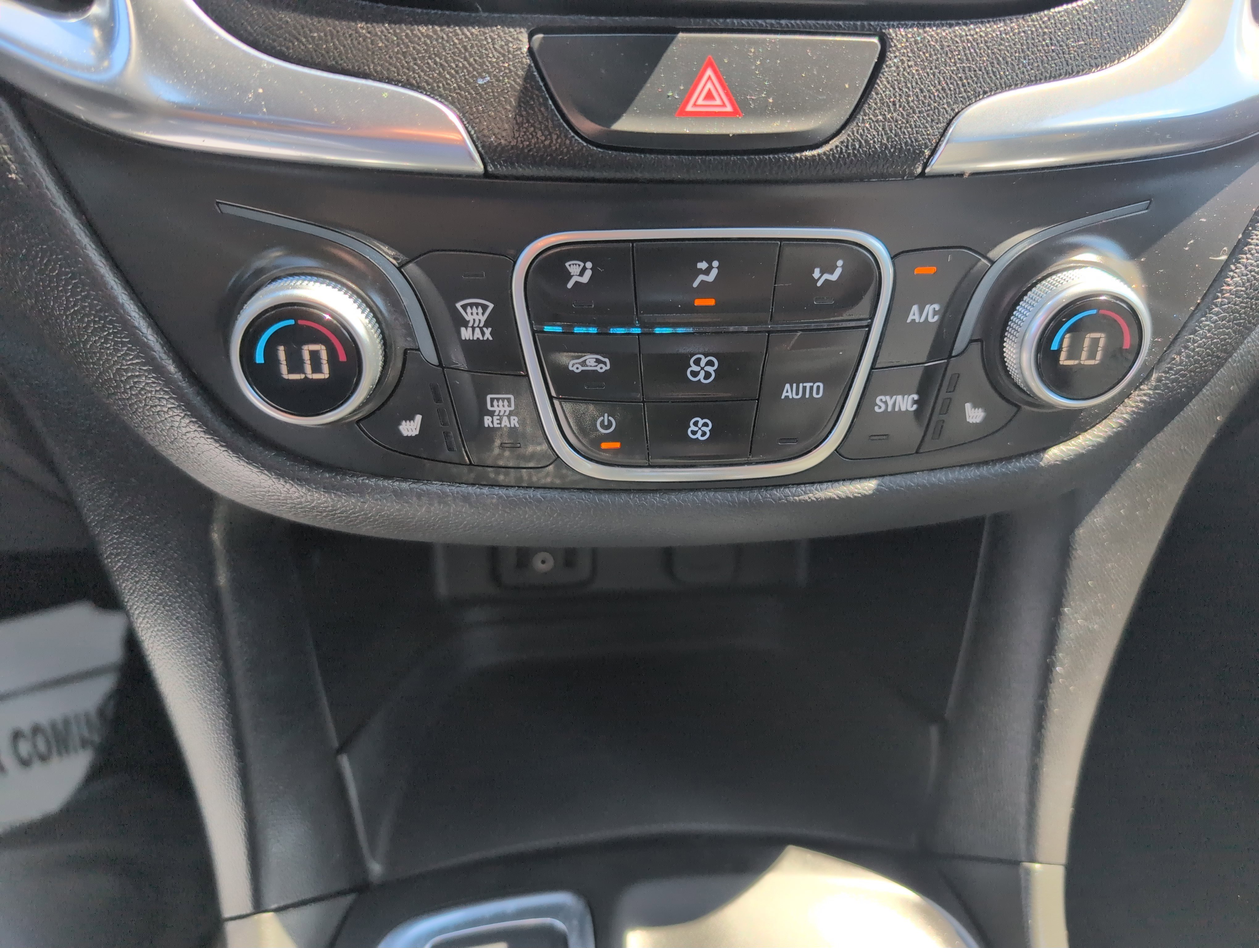 Used 2018 Chevrolet Equinox LT FWD image 25