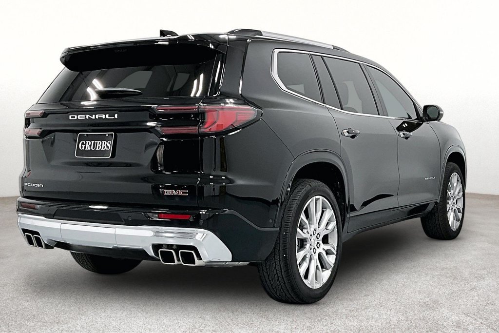 Used 2025 GMC Acadia Denali w/ Super Cruise Package FWD image 2