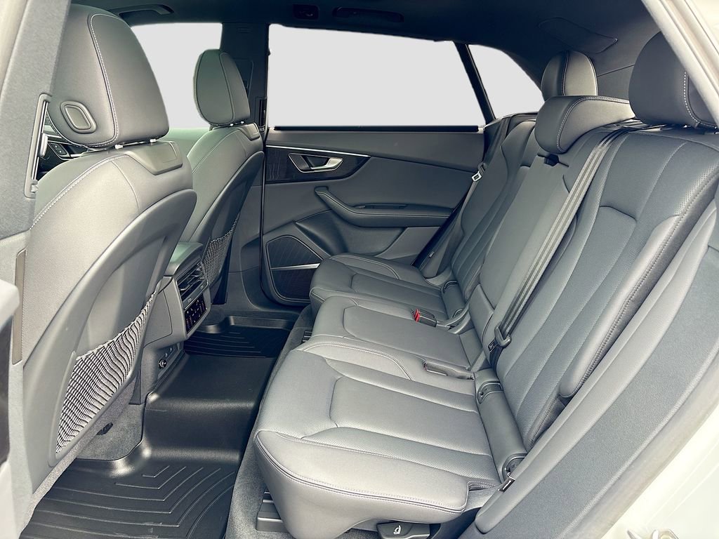 Used 2025 Audi Q8 Premium Plus AWD/4WD image 21