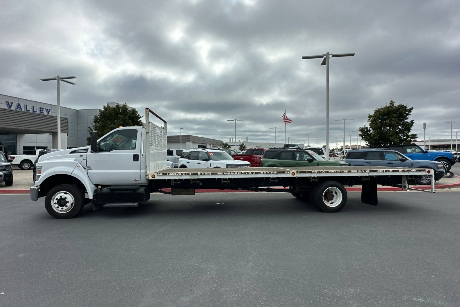 Used 2019 Ford F650 2WD Regular Cab Super Duty image 7