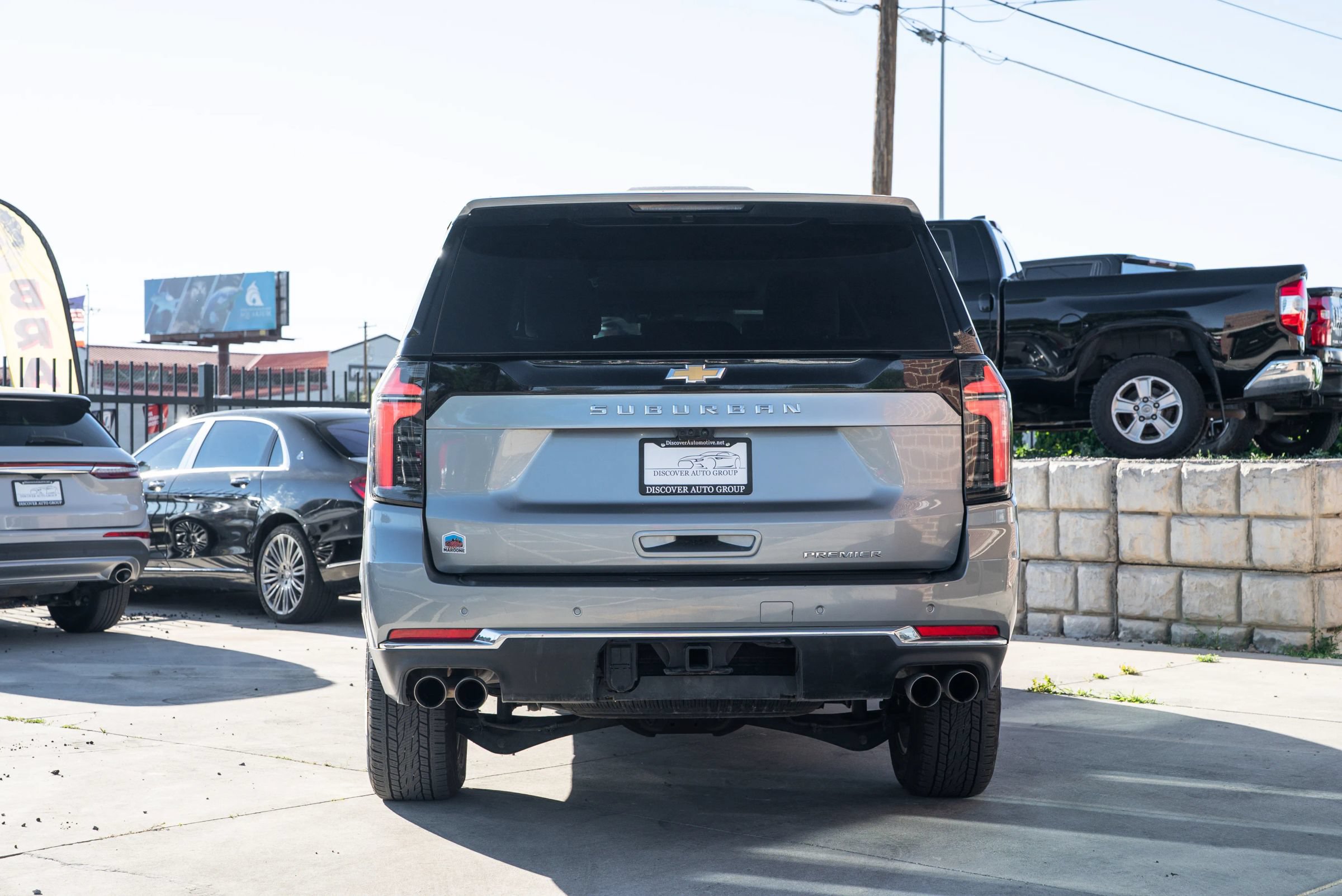 Used 2025 Chevrolet Suburban Premier AWD/4WD image 6