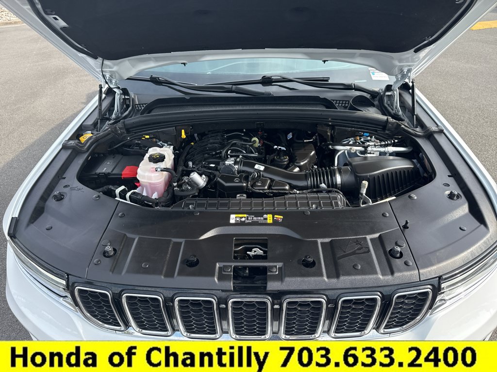 Used 2024 Jeep Grand Cherokee L Overland w/ Luxury Tech Group IV AWD/4WD image 32
