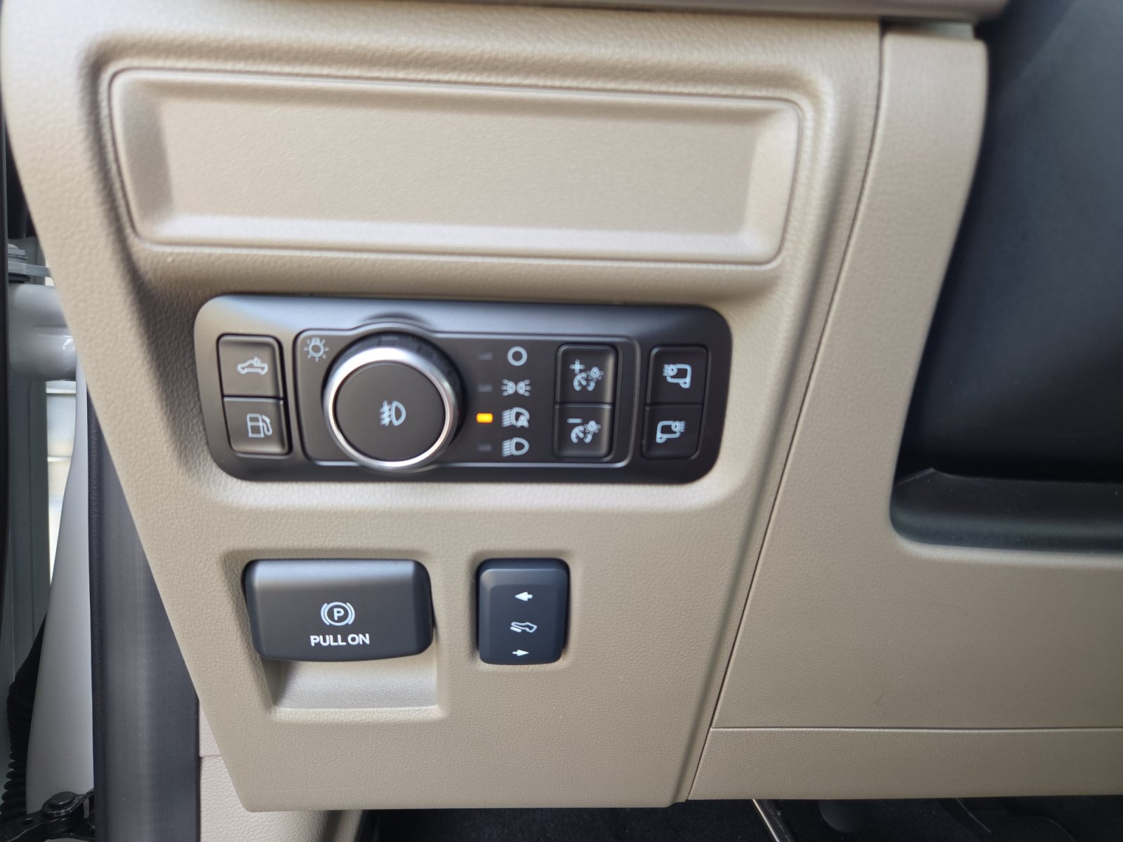 Used 2025 Ford F150 Platinum w/ Equipment Group 703A Plus AWD/4WD image 14