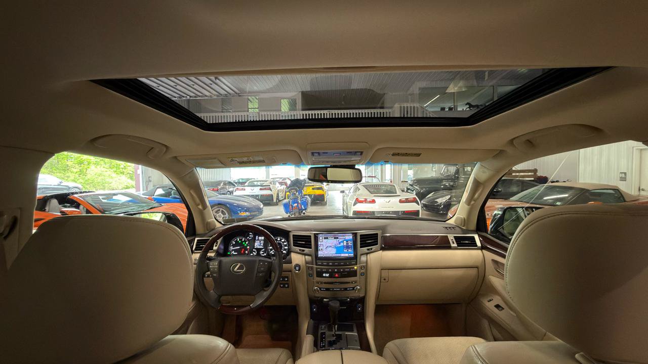 Used 2013 Lexus LX 570 4WD image 35