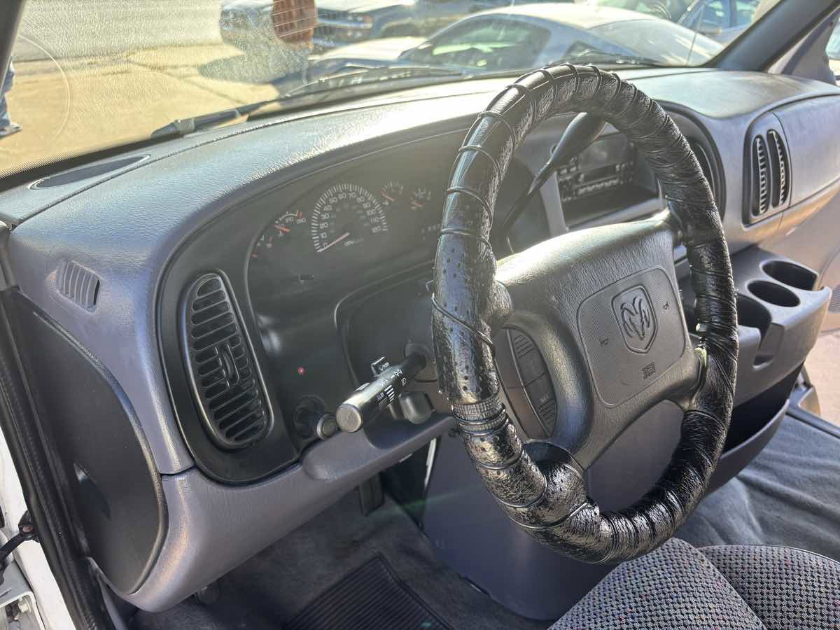 Used 2000 Dodge B3500 image 15