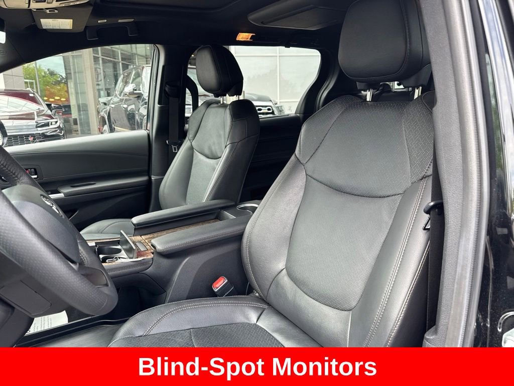 Used 2025 Toyota Sienna Platinum AWD/4WD image 12