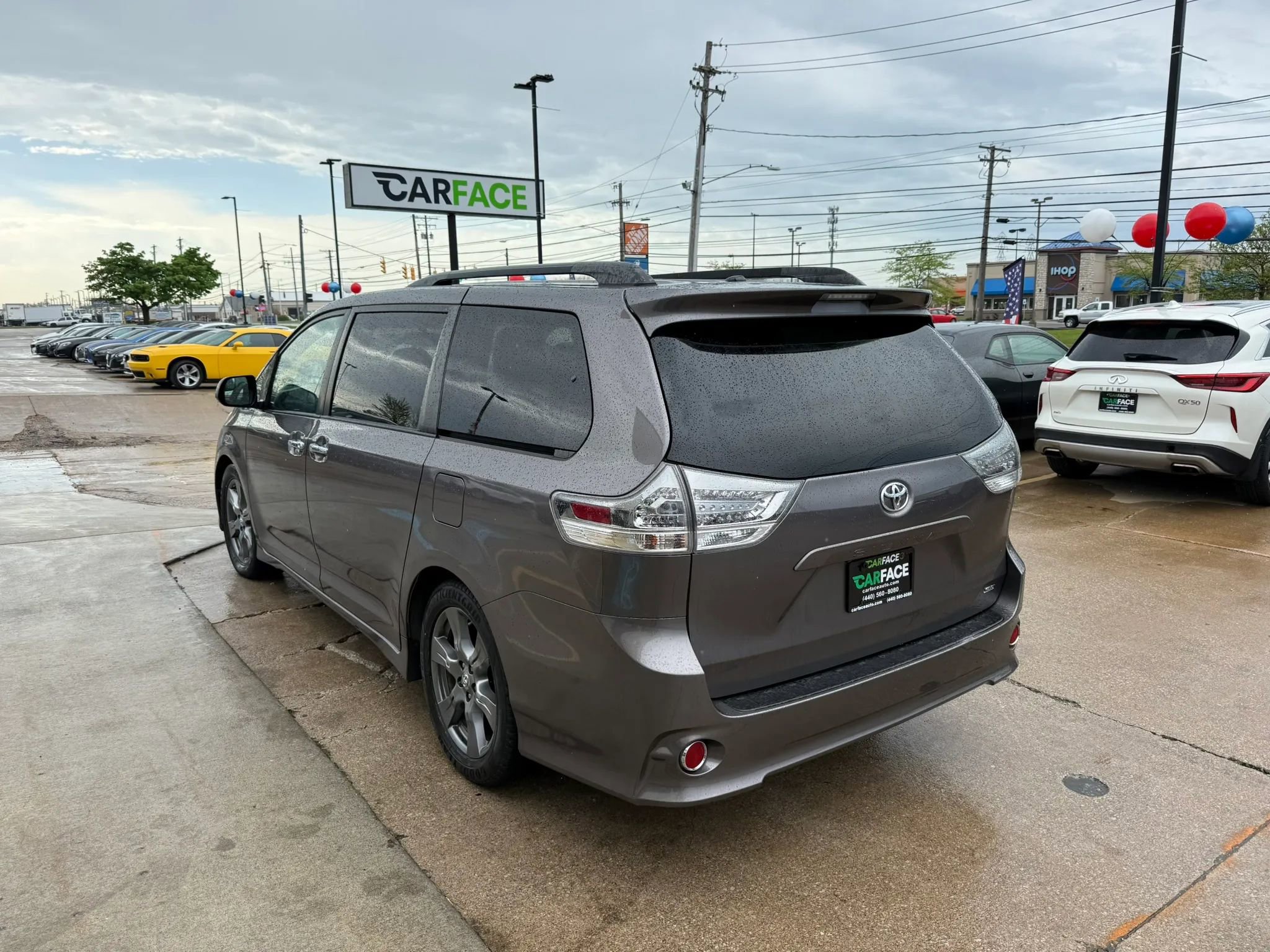 Used 2017 Toyota Sienna SE FWD image 8