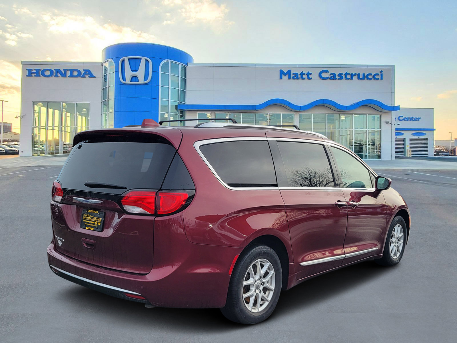 Used 2020 Chrysler Pacifica Touring-L FWD image 4