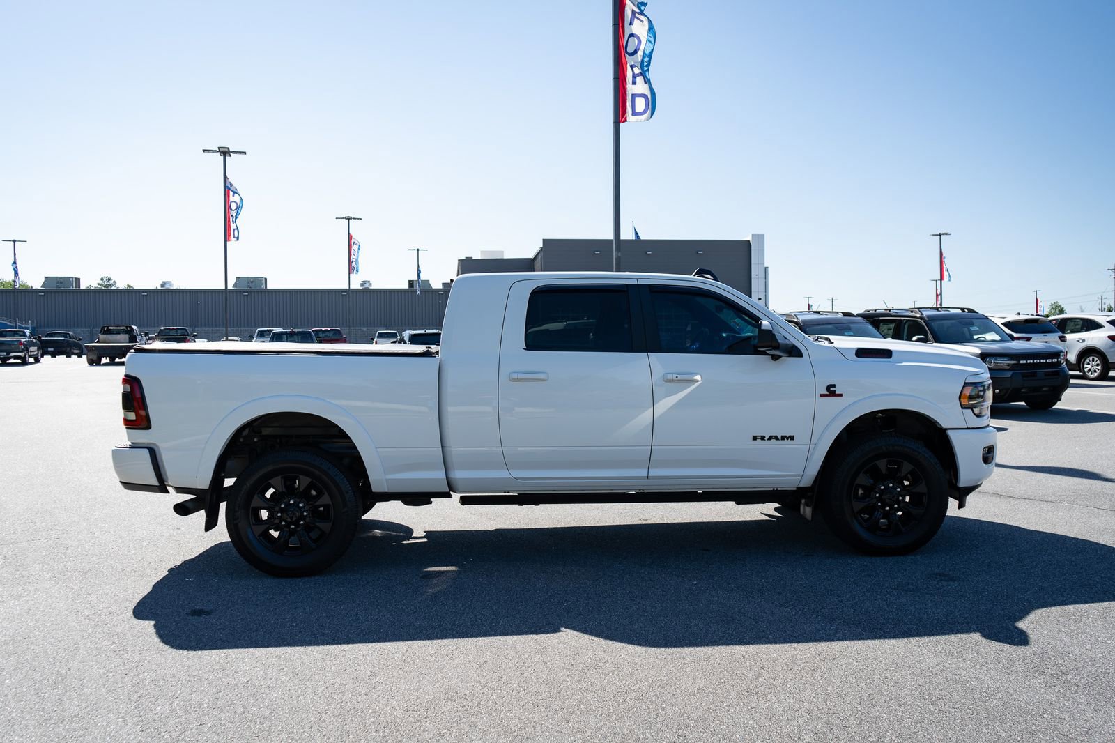 Used 2022 RAM 2500 Limited w/ Safety Group AWD/4WD image 11