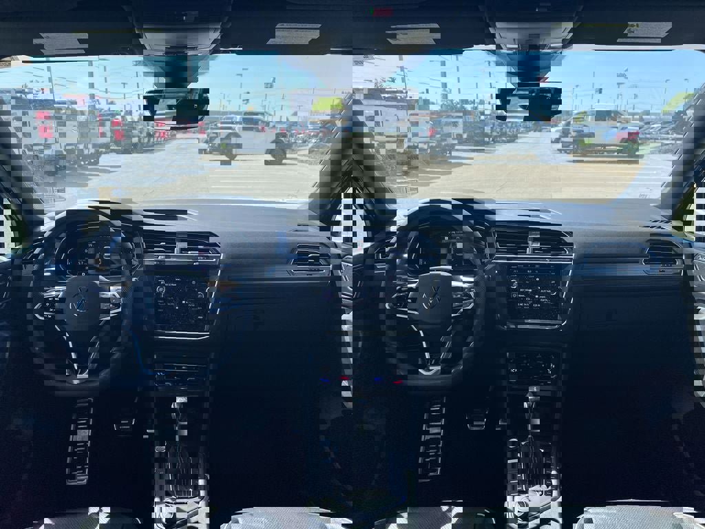 Used 2022 Volkswagen Tiguan SEL R-Line AWD/4WD image 28