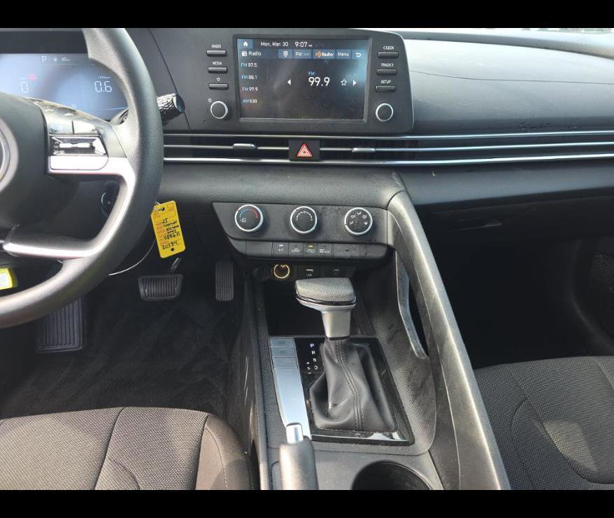 Used 2025 Hyundai Elantra SE FWD image 5