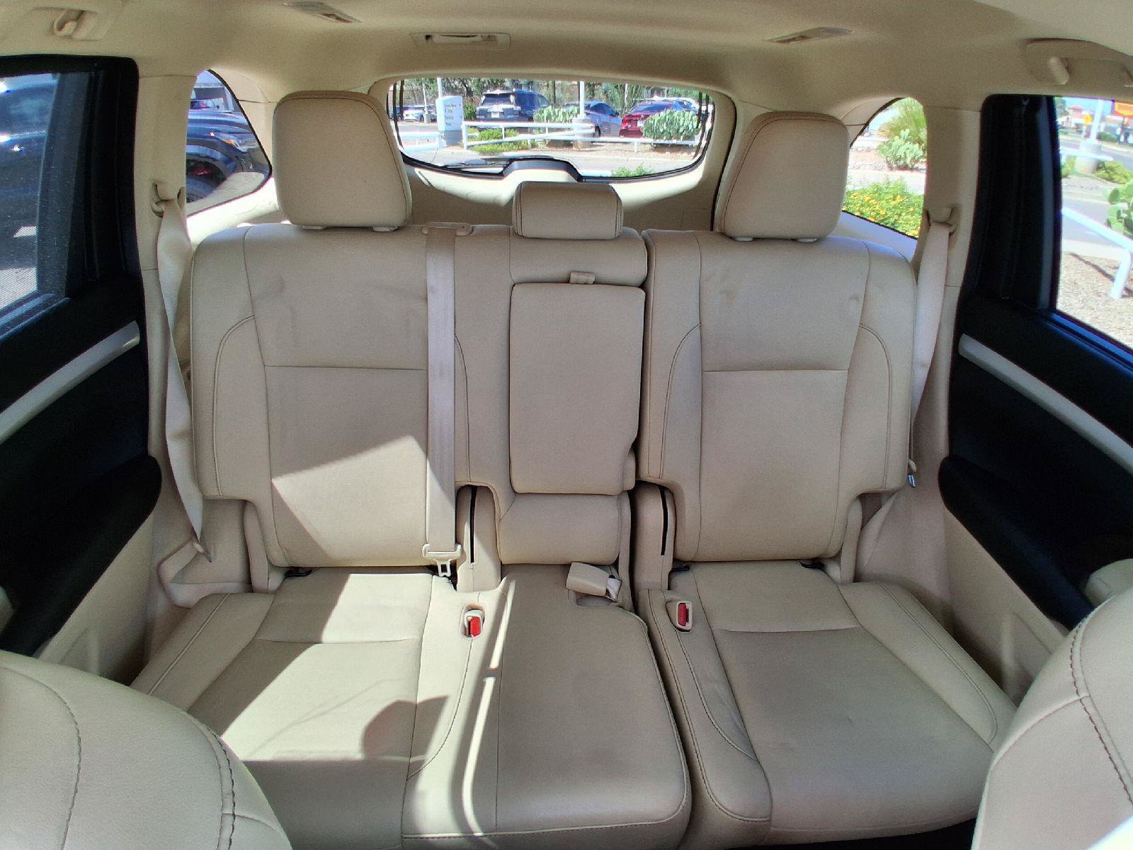 Certified 2017 Toyota Highlander XLE FWD image 34