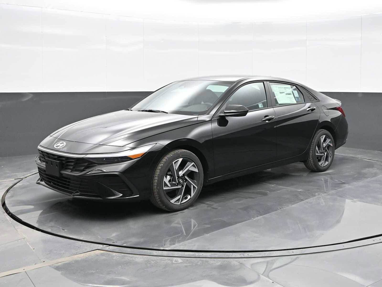 Certified 2025 Hyundai Elantra Sport w/ Cargo Package image 4