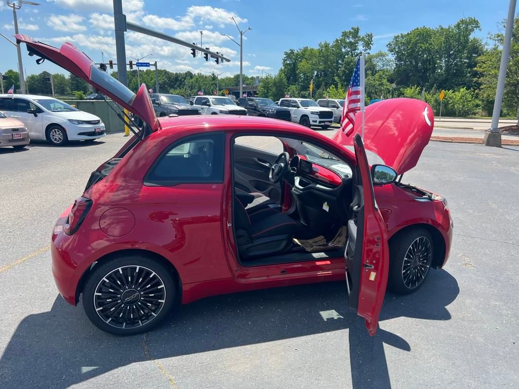 New 2024 FIAT 500 e (RED) image 13