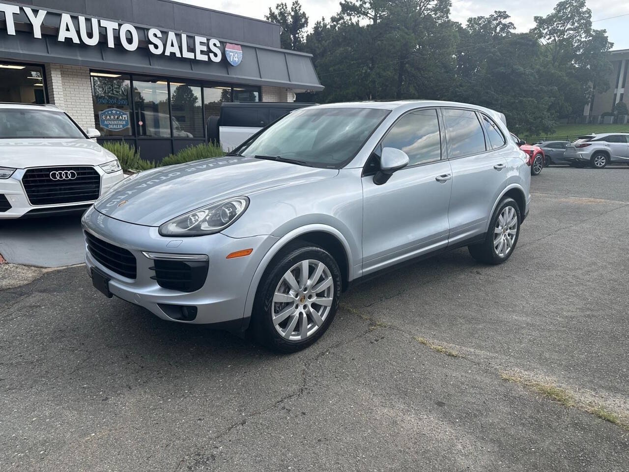 Used 2017 Porsche Cayenne Platinum Edition AWD/4WD image 7