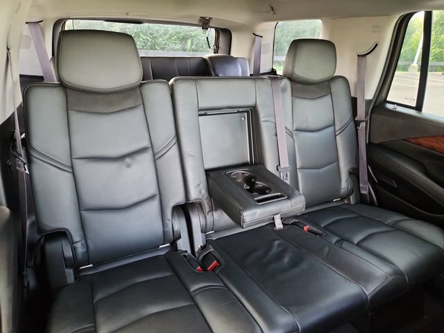 Used 2015 Cadillac Escalade Luxury AWD/4WD image 32